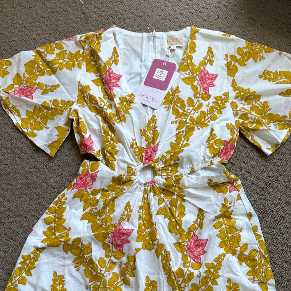NWT BEYOND by Vera Floral Yellow and Pink Midi Dress with cutouts - Picture 3 of 7